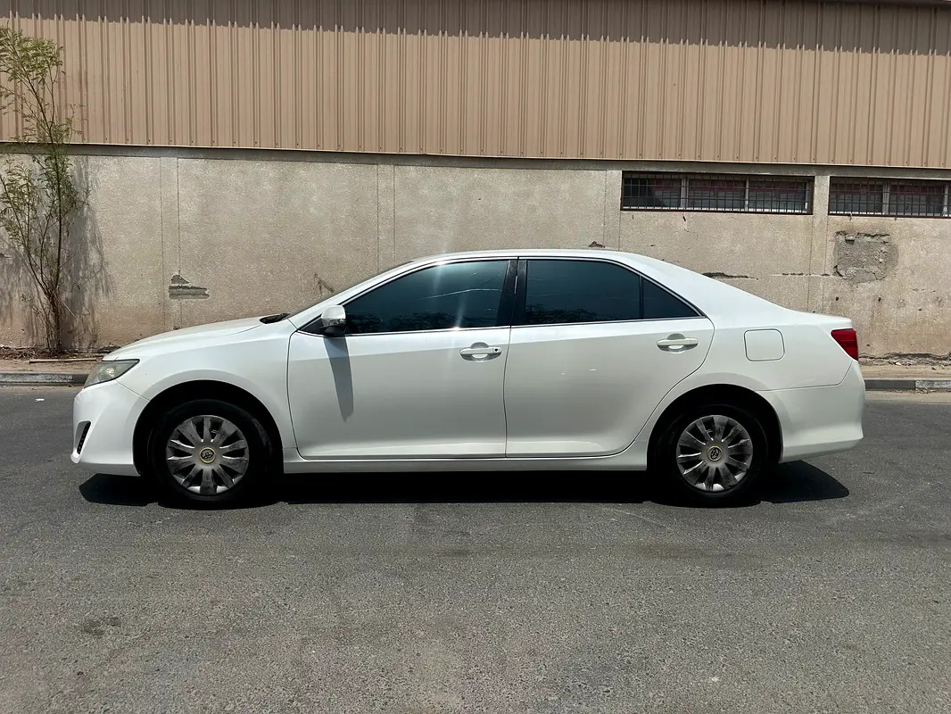 Toyota Camry 2014 Gcc with 2 original key photo 2