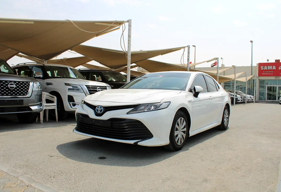 2020 Toyota Camry LE - GCC Specs -Orginal paint photo 4