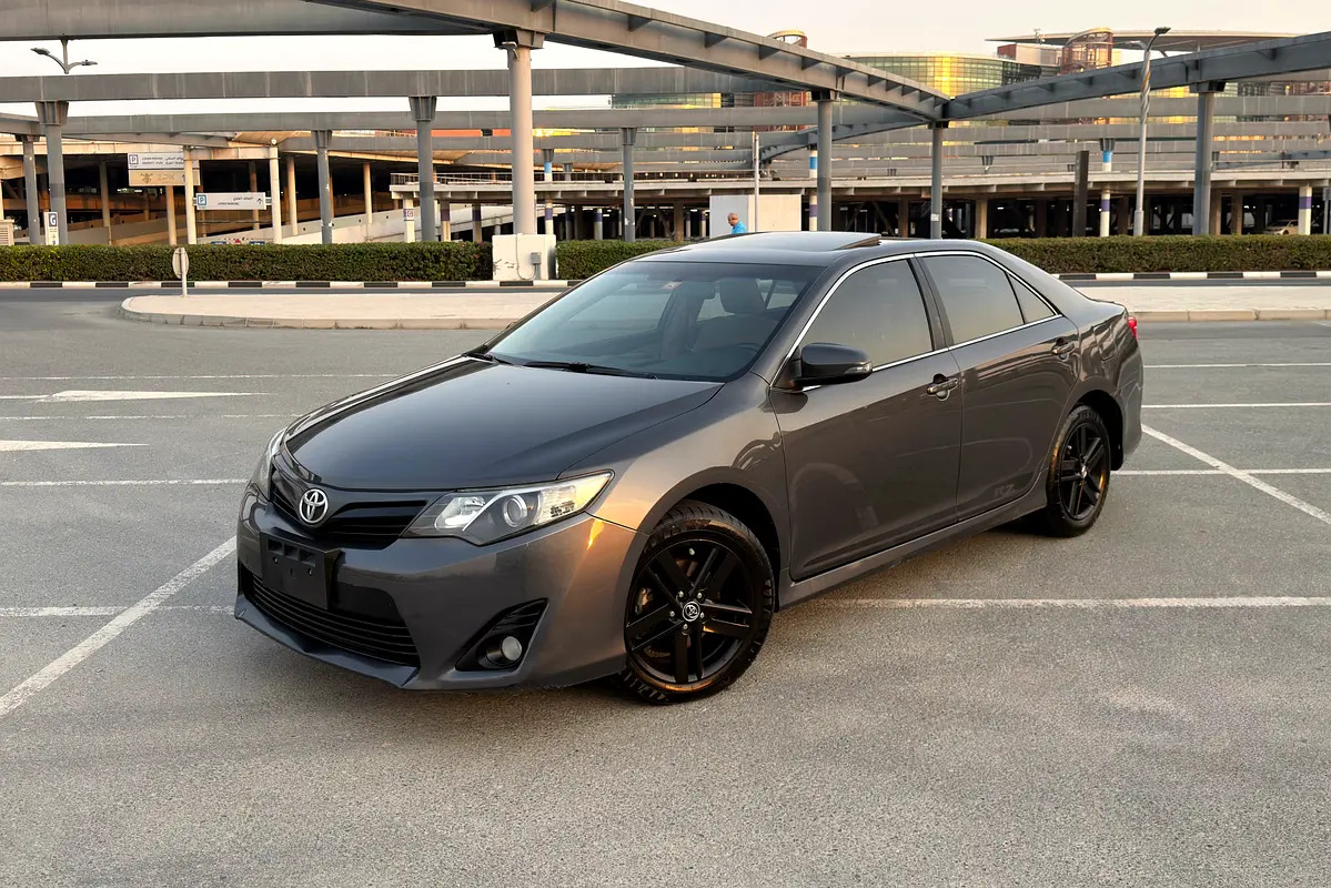 Toyota Camry SE Plus Black Edition 2015 GCC Specifications (2 Keys / Accident Free / Sunroof)