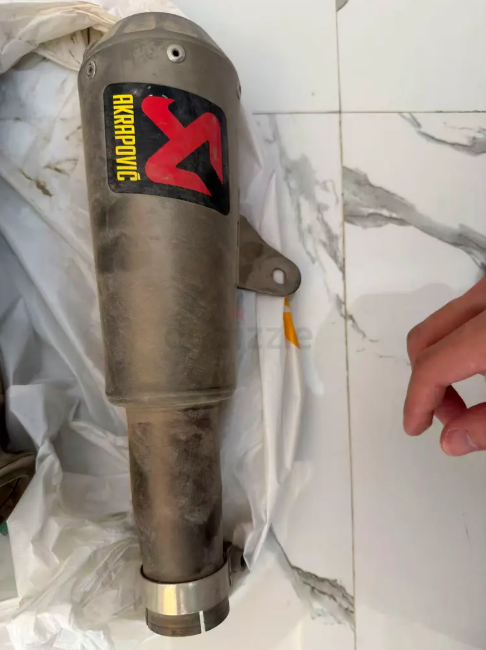 Yamaha R7 AK Exhaust – 99% New photo 2
