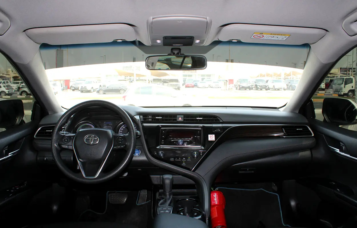 2020 Toyota Camry LE - GCC Specs -Orginal paint photo 2