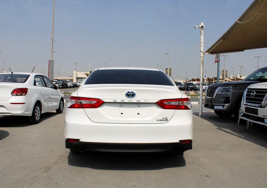 2020 Toyota Camry LE - GCC Specs -Orginal paint photo 3