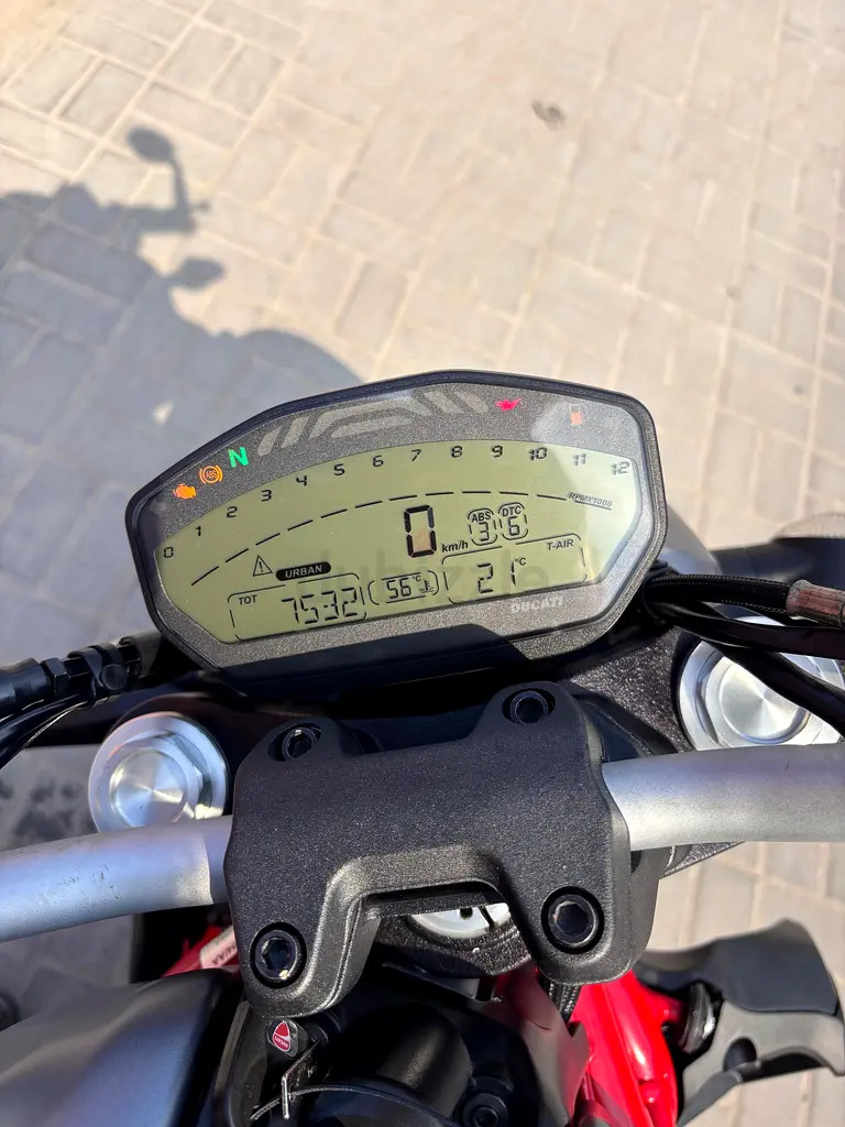 Ducati monster 821 photo 3